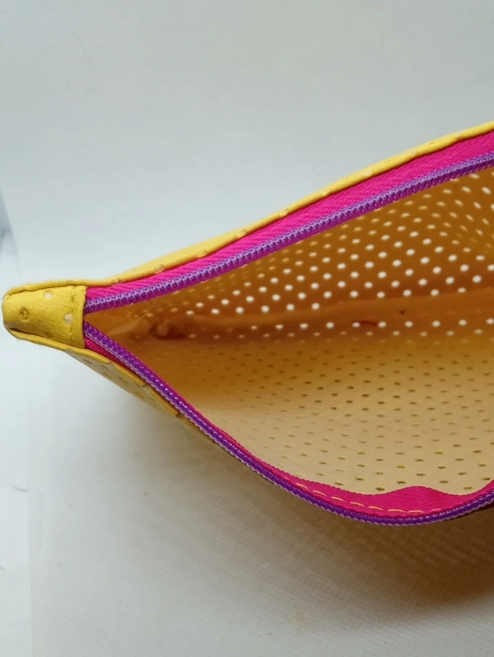 ipsy small yellow